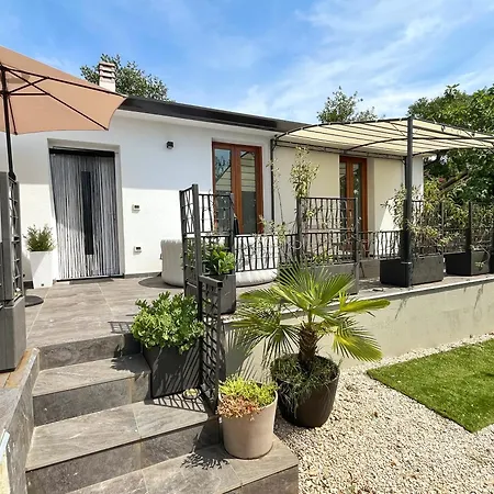 Modestos Nest - Casa Con Giardino Privato Per Due Brtonigla